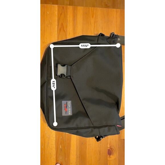 NWOT Tom Bihn Makers Nylon Crossbody/ Shoulder Bag Made in USA Pink Liner - Picture 7 of 7